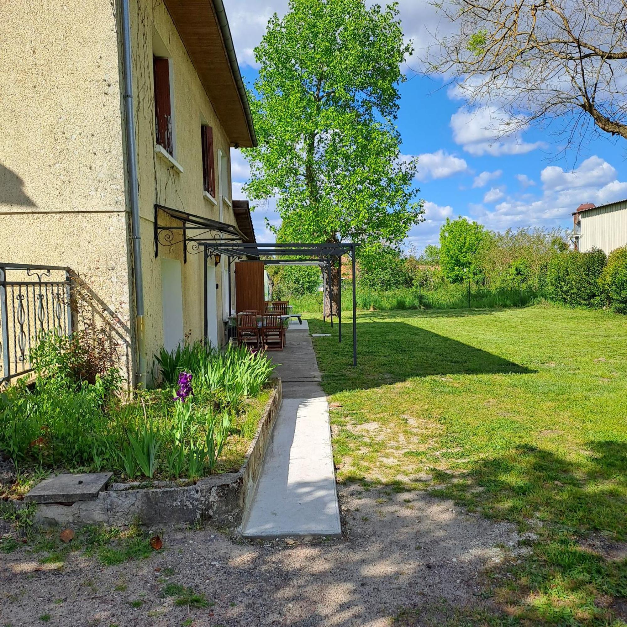Gites De L'Akwaba Buzet-sur-Baise Esterno foto